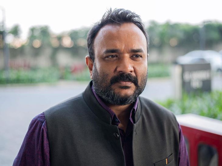 Vijay Maurya as Mukesh