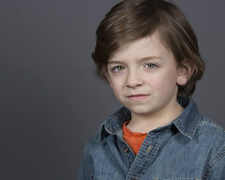  Winslow Fegley as Alex