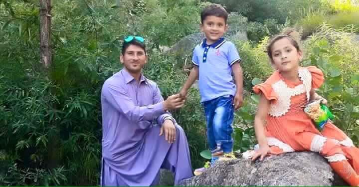 Yasir Shah With His Children