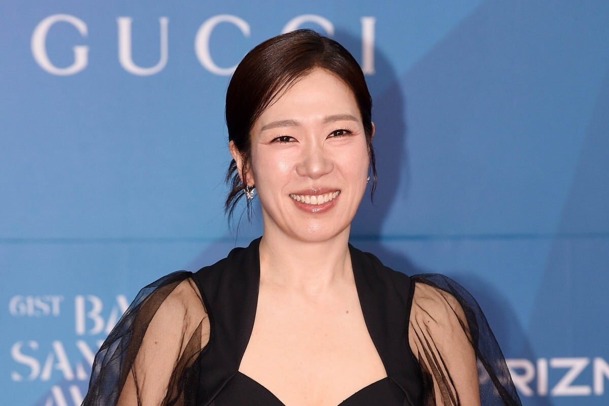 Yeom Hye-ran as Hong Ja-young