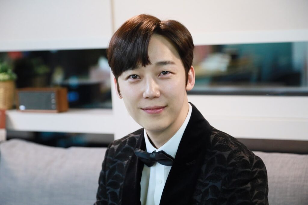 The Penthouse: War in Life: Review, Story, Cast, Episodes, Release Date, Budget & More Yoon Jong-hoon as Ha Yoon-cheol