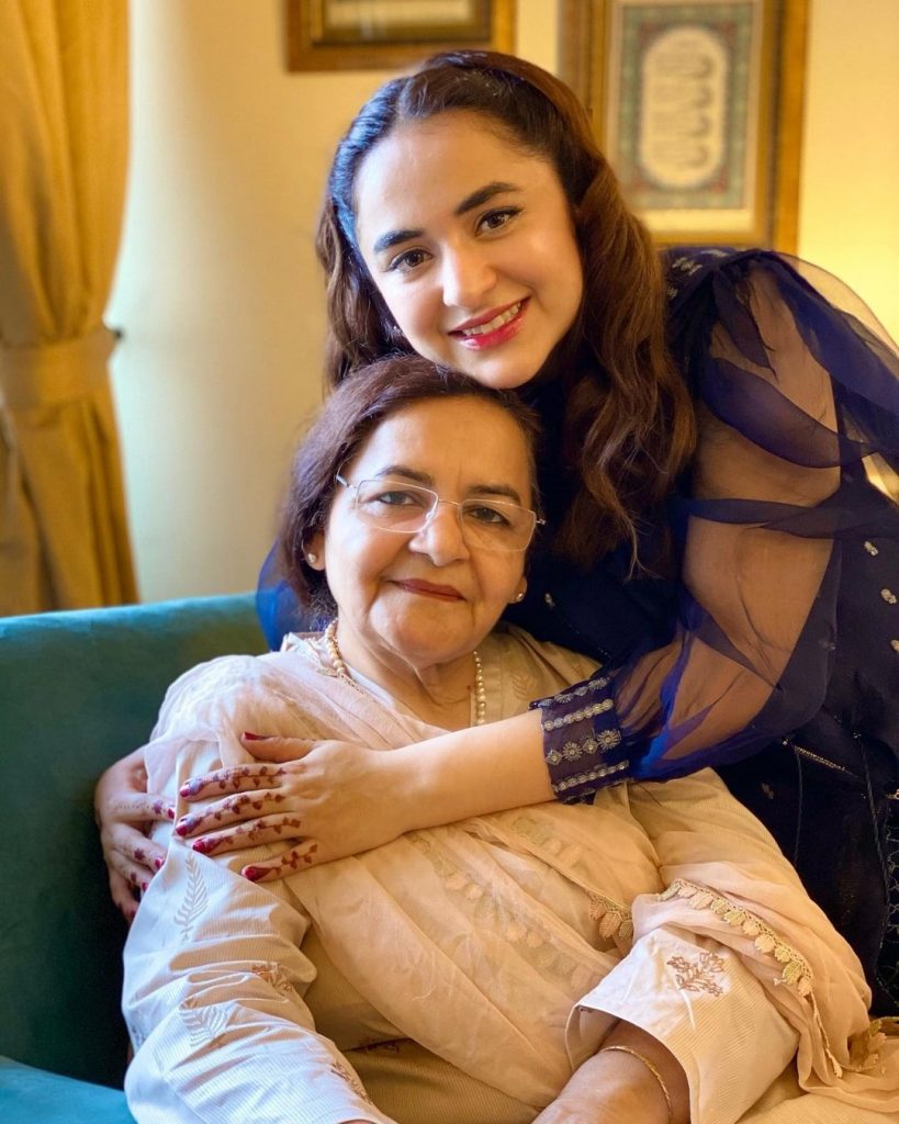 Yumna Zaidi With Her Mother