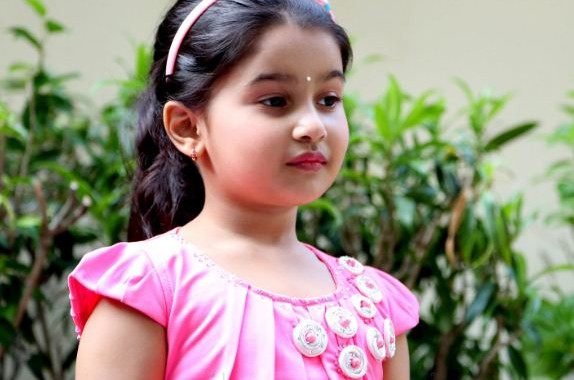 Yuvina Parthavi as Smrithi
