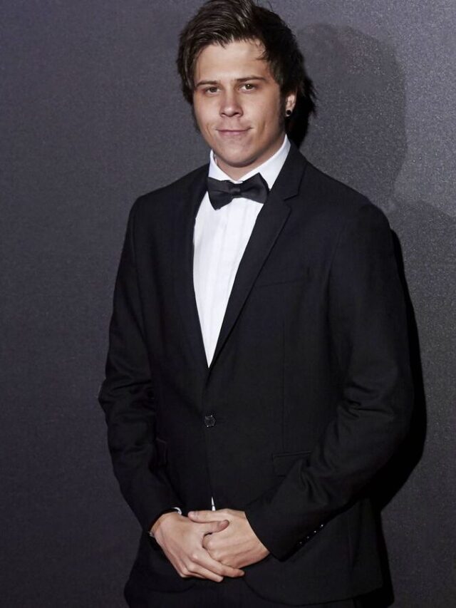 El Rubius Biography, Height, Weight, Age, Stats, Wife, Salary, Net ...