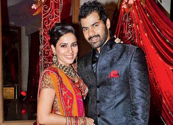 Shabbir Ahluwalia With His Wife